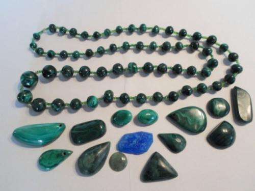HUGE!! VINTAGE MALACHAITE NECKLACE WITH EARRINGS & VARIOUS MALACHAITE PIECES