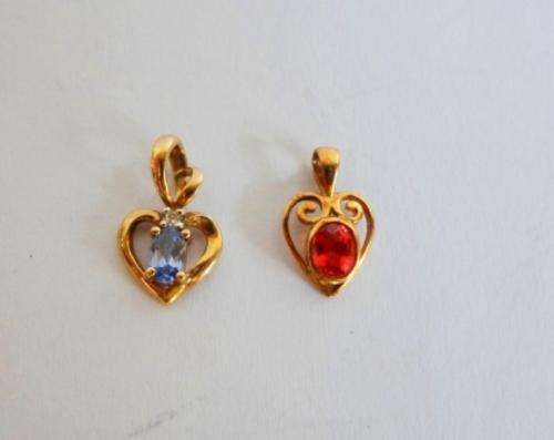 WOW!! 2 X GORGEOUS 9ct GOLD HEART PENDANTS WITH TANZENITE, DIAMOND & GARNET