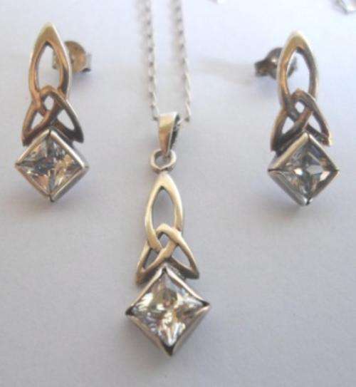 GORGEOUS!! CELTIC STYLE STERLING SILVER & CZ PENDANT & EARRING SET WITH CHAIN