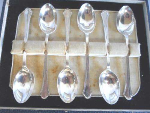 GORGEOUS!! BOXED 1939 BIRMINGHAM SILVER TEASPOON SET BY JOSEPH GLOSTER 59gr