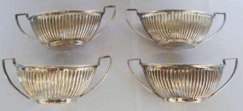 SET OF 4 GEORGIAN STYLE 1907 & 1908 BIRMINGHAM SILVER OPEN SALTS BY W.D 58gr