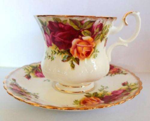 WOW!! ROYAL ALBERT OLD COUNTRY ROSE TEA CUP & SAUCER MINT CONDITION!!!