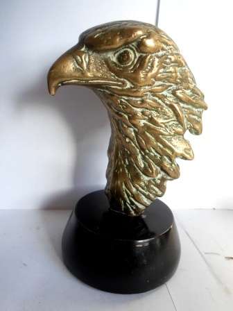 EXCEPTIONAL!! BRONZE BUST OF AN EAGLE ON LACQUERED WOOD BASE, WOW!! WOW!!
