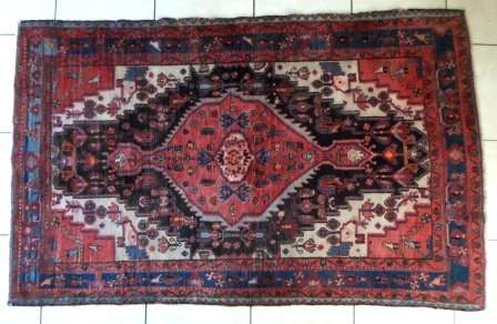 WOW!! VINTAGE LOW PILE THICK HAND WOVEN PERSIAN HAMADAN CARPET 240CM X 142CM VALUE R6500