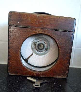 WOW!! THE AUTOMATIC CLOCK COMPANY PIGEON RACING CLOCK WITH OAK CASE 100% WORKING!! WOW!!