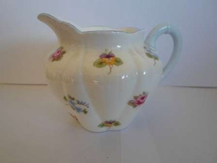 RARE!! SHELLY BABY BLUE ROSEBUD MILKJUG WITH SCALLOPED DESIGN RD. 272101 WOW!!