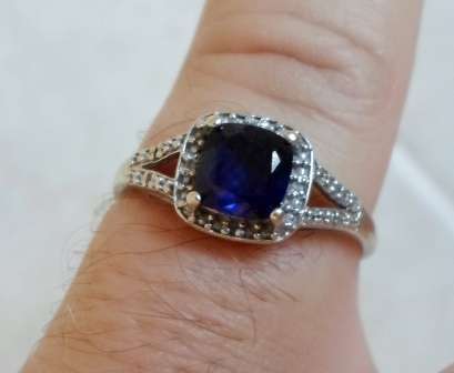 Rings WOW BEAUTIFUL NWJ 9ct WHITE GOLD DIAMOND CHIP SAPPHIRE RING SIZE R 2 5g WOW was sold for 900.00 on 1 Feb at 22 31 by mikef13 in Cape Town ID 265330663