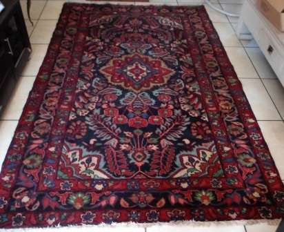 WOW!! MAGNIFICENT PERSIAN HAMADAN CARPET WITH STUNNING COLOURS 2670 X 1630mm VALUE R7500 WOW!!