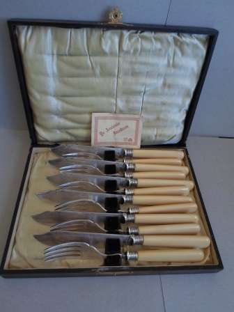WOW!! STUNNING!! BOXED 6 PLACE SILVER PLATED E. LECLERE FISH SET WITH IVORINE HANDLES WOW!! WOW!!
