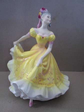 WOW!! GORGEOUS ROYAL DOULTON 'NINETTE' FIGURE BY PEGGY DAVIES 200 X 160 X 160mm MINT CONDITION WOW!!