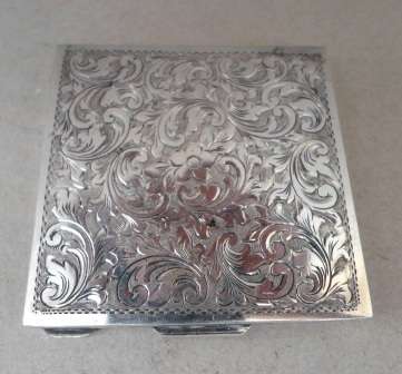 WOW!! EXCEPTIONAL!! ART DECO STERLING SILVER COMPACT WITH ENGRAVED DETAIL 60 X 55 X 9mm 58g STUNNING