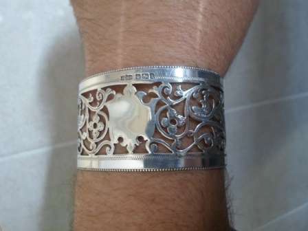 EXQUISITE!! 1902 SHEFFIELD SILVER BANGLE  BY J.D & S  65 X 50 X 37mm  26,5g WOW!! WOW!!