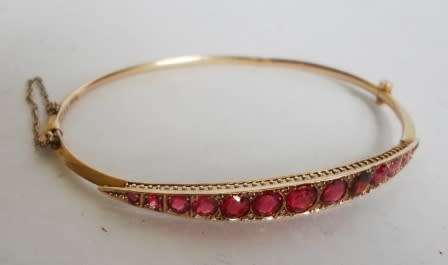 WOW!! HALLMARKED 1908 BIRMINGHAM 9ct, GARNET & DIAMOND CLIP BANGLE BY J.H.M 3,9g VALUE R4500 WOW!!