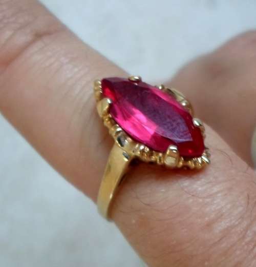 MAGNIFICENT!! AVANTE 10ct YELLOW GOLD & HUGE MARQUISE RUBY RING 13,1g  VALUE R8500 WOW!!!