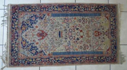 LOVELY!! VINTAGE PERSIAN CARPET WITH STUNNING DETAIL 1650 X 910mm VALUE R2500 WOW!