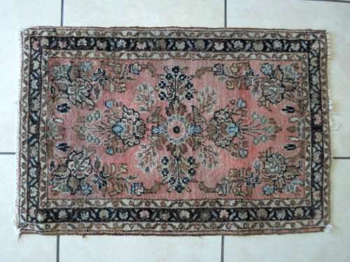 WOW!! VINTAGE PERSIAN CARPET WITH STUNNING DETAIL 980 X 640mm WOW!