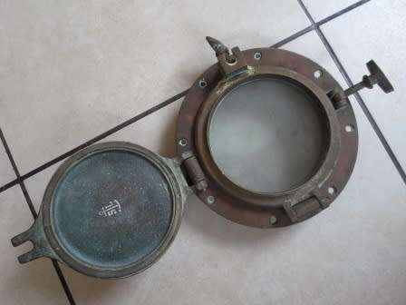 WOW!! ANTIQUE BRASS SHIP PORTHOLE COMPLETE WITH IMPRESSED SHIP LOGO 2,970g VALUE R2950 WOW!!