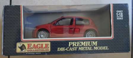 WOW!! EAGLE COLLECTABLES RENAULT CLIO SPORT V6 1:18 SCALE DIECAST MODEL IN BOX WOW!!
