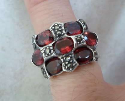 EXQUISITE!! STERLING SILVER 4,90ct GARNET & MARCASITE RING 12,5g  SIZE M1/2  WOW!! WOW!!