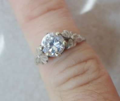 WOW!! GORGEOUS VINTAGE 9ct GOLD & SILVER CZ  RING 1,8g SIZE K 1/2 STUNNING!!