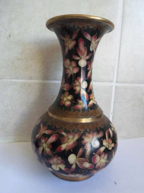 BEAUTIFUL!! VINTAGE CHINESE KUO'S CLOISON VASE WITH STUNNING DETAIL WOW!! WOW!!