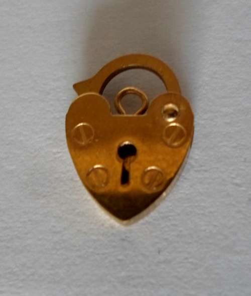 WOW!! VINTAGE 1990 LONDON 9ct GOLD CHARM BRACELET PADLOCK 0,8g   VALUE R950