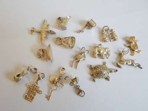 WOW!! COLLECTION OF 15  VINTAGE & NEW STERLING SILVER CHARMS 38,7g WOW!!