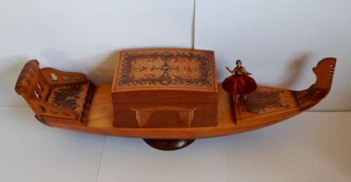 GORGEOUS!! VINTAGE ITALIAN ROTATING GONDOLA MUSICAL JEWELLERY BOX WOW!!