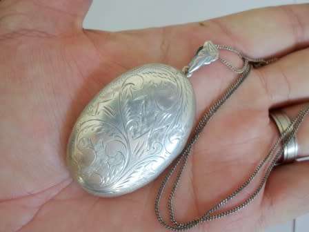 WOW!! HUGE VINTAGE STERLING SILVER LOCKET WITH CHAIN 18,5g STUNNING!! WOW!!!