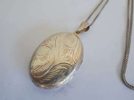 WOW!! LOVELY VINTAGE STERLING SILVER LOCKET WITH CHAIN 8,8g STUNNING!! WOW!!!