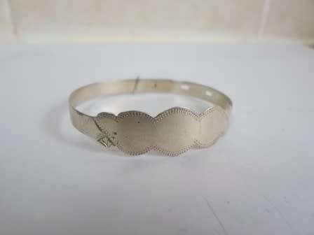 LOVELY!!  VINTAGE STERLING SILVER CHILD'S BUCKLE BANGLE 47 X 40 X 12mm  4,6g WOW!! WOW!!