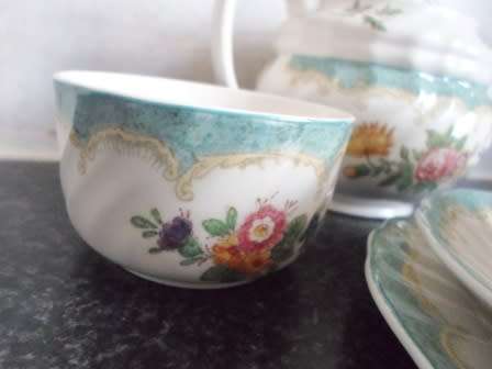 GORGEOUS!! VINTAGE ROYAL DOULTON "KINGSWOOD" BREAKFAST TEA SET WOW!! WOW!!