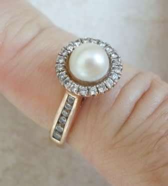 GORGEOUS!!  9ct ROSE GOLD 0,28ct DIAMOND PEARL RING   3,1g  VALUE R5500  STUNNING!!