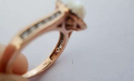 GORGEOUS!!  9ct ROSE GOLD 0,28ct DIAMOND PEARL RING   3,1g  VALUE R5500  STUNNING!!