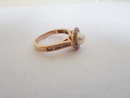 GORGEOUS!!  9ct ROSE GOLD 0,28ct DIAMOND PEARL RING   3,1g  VALUE R5500  STUNNING!!