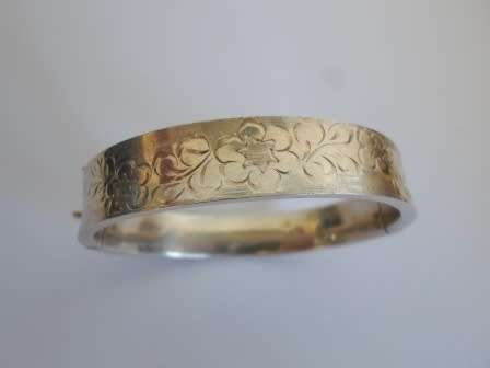 GORGEOUS!! 1975 BIRMINGHAM SILVER CLIP BANGLE WITH ENGRAVED DETAIL  18,6g  WOW!!