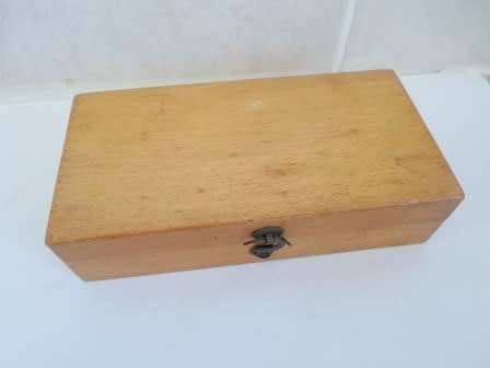 WOW!! VINTAGE GOLD SCALE WEIGHTS IN WOODEN CASE WOW!!