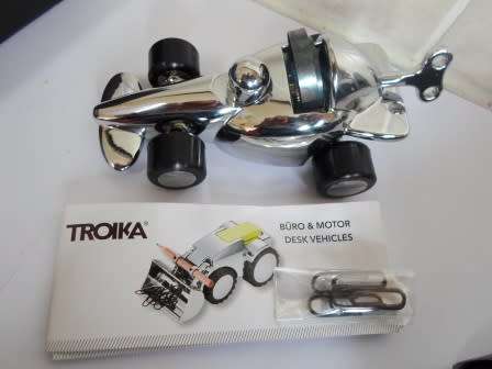 F1 FANS!! BOXED TROIKA WIND UP F1 CAR DESK PIECE DESIGNED BY HAUKE MURKEN & SVEN HANSEN WORKING!!