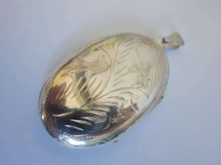 STUNNING!! LARGE STERLING SILVER LOCKET WITH ENGRAVED DETAIL 10,2g WOW!!