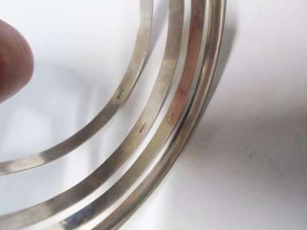 WOW!!! 4 X  VINTAGE STERLING SILVER BANGLES 2 X 4mm & 2 X 5mm  30,2g  WOW!!