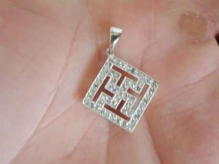 WOW!! BUDDHIST STERLING SILVER & CZ SWASTIKA PENDANT  2,9g WOW!!