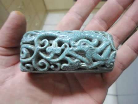 WOW!! VINTAGE CHINESE CERAMIC BRUSH REST WOW!!