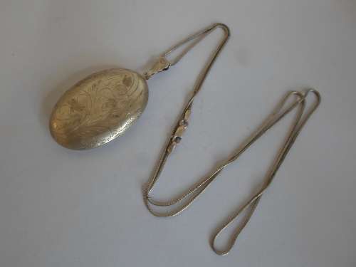 WOW!! EXTRA LARGE VINTAGE STERLING SILVER LOCKET PENDANT WITH LONG CHAIN   21,1g WOW!!