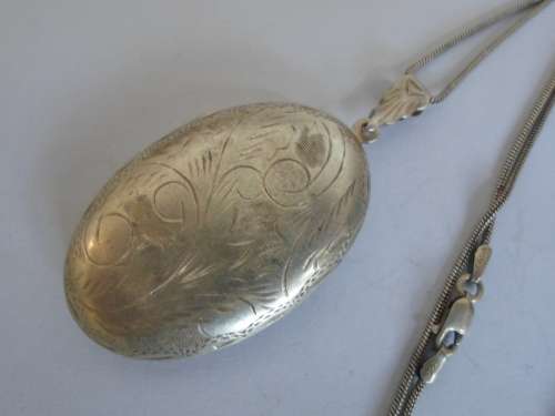 WOW!! EXTRA LARGE VINTAGE STERLING SILVER LOCKET PENDANT WITH LONG CHAIN   21,1g WOW!!