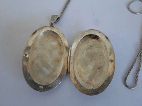WOW!! EXTRA LARGE VINTAGE STERLING SILVER LOCKET PENDANT WITH LONG CHAIN   21,1g WOW!!