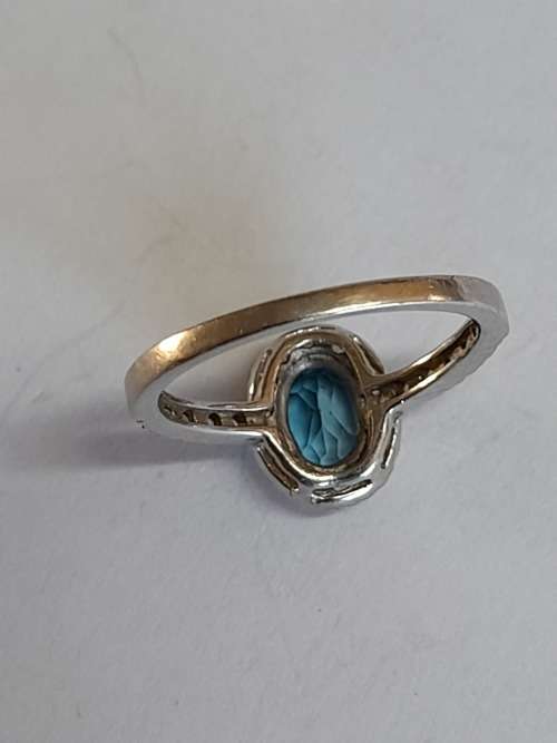 Spectacular sterling silver blue topaz and cz ring  2,0g Wow!!