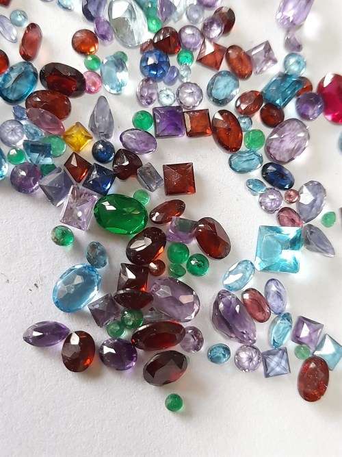 Wow!! Collection of 101.05ct mixed gem stones(aqua, sapphire, topaz, ruby, garnet and more) Wow!!