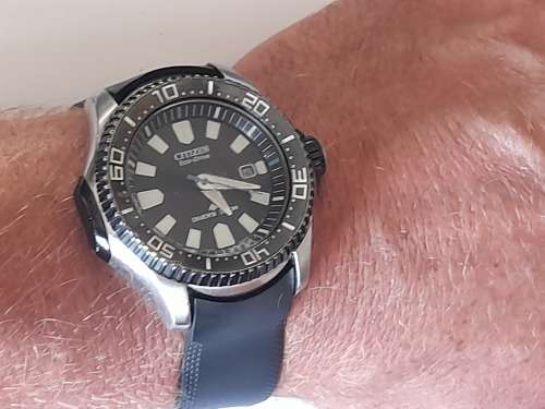 Wow!! Citizen Eco Drive 300m divers watch 100% working wow!!