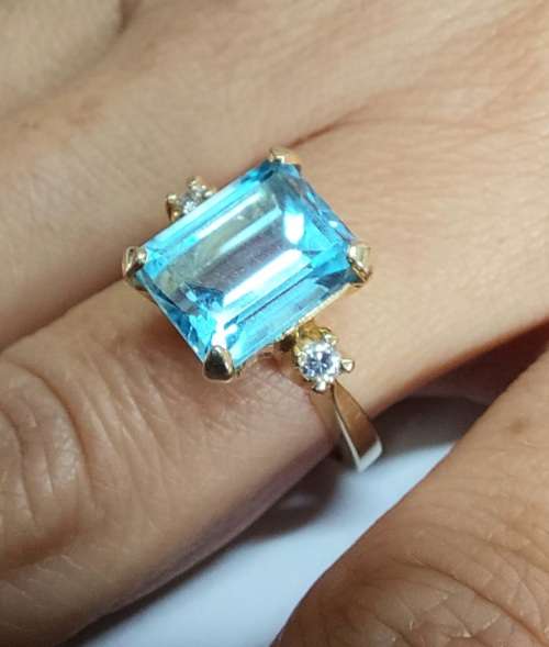 Exquisite!! Vintage 14ct gold Topaz and 0,10ct diamond ring 5,11g Value R8950