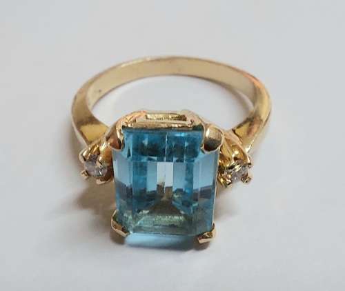 Exquisite!! Vintage 14ct gold Topaz and 0,10ct diamond ring 5,11g Value R8950